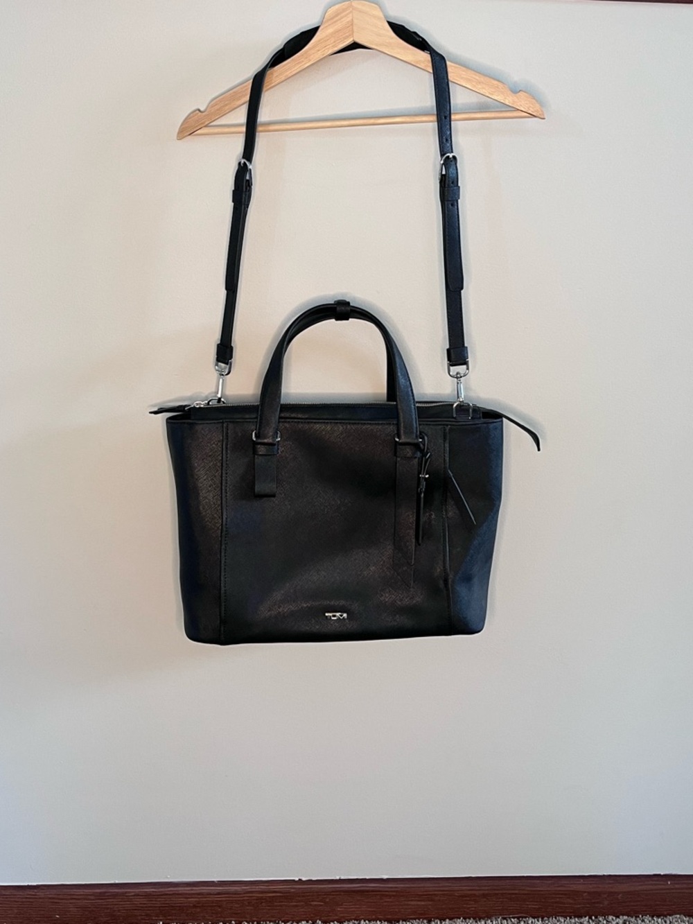 TUMI Varek Worth Tote Black Leather Crossbody Bag House of Suntory Edition - Picture 3 of 11